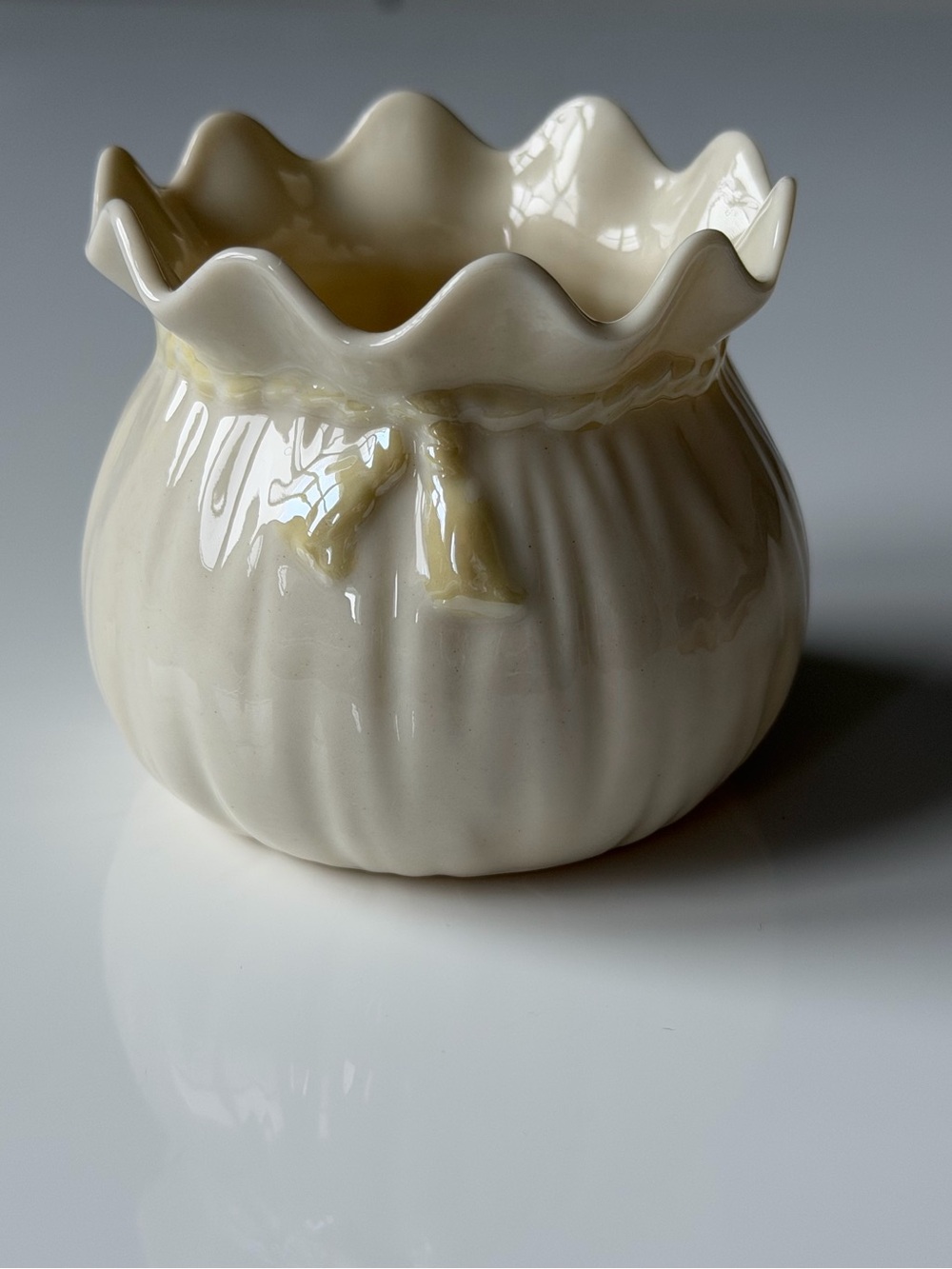 Belleek Irish Vintage Porcelain Parian Ware Crincle Tassel Sugar Bowl / Vase